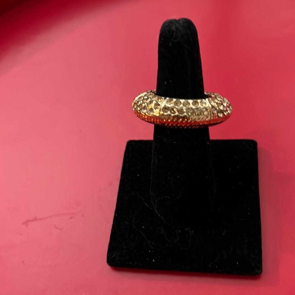 Beautiful gold adjustable ring